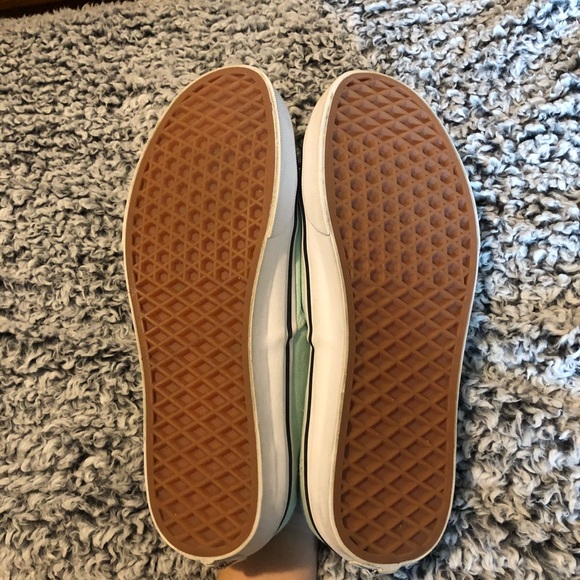 VANS - Picture 5 of 6